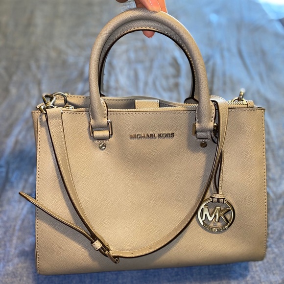 Michael Kors handbag - Picture 1 of 3